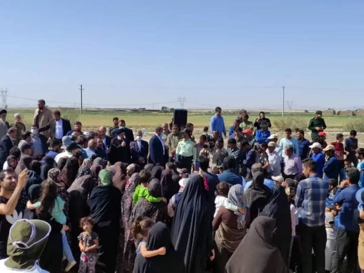 گفتگو رئیسی با اهالی و کشاورزان روستای قلعهبالا