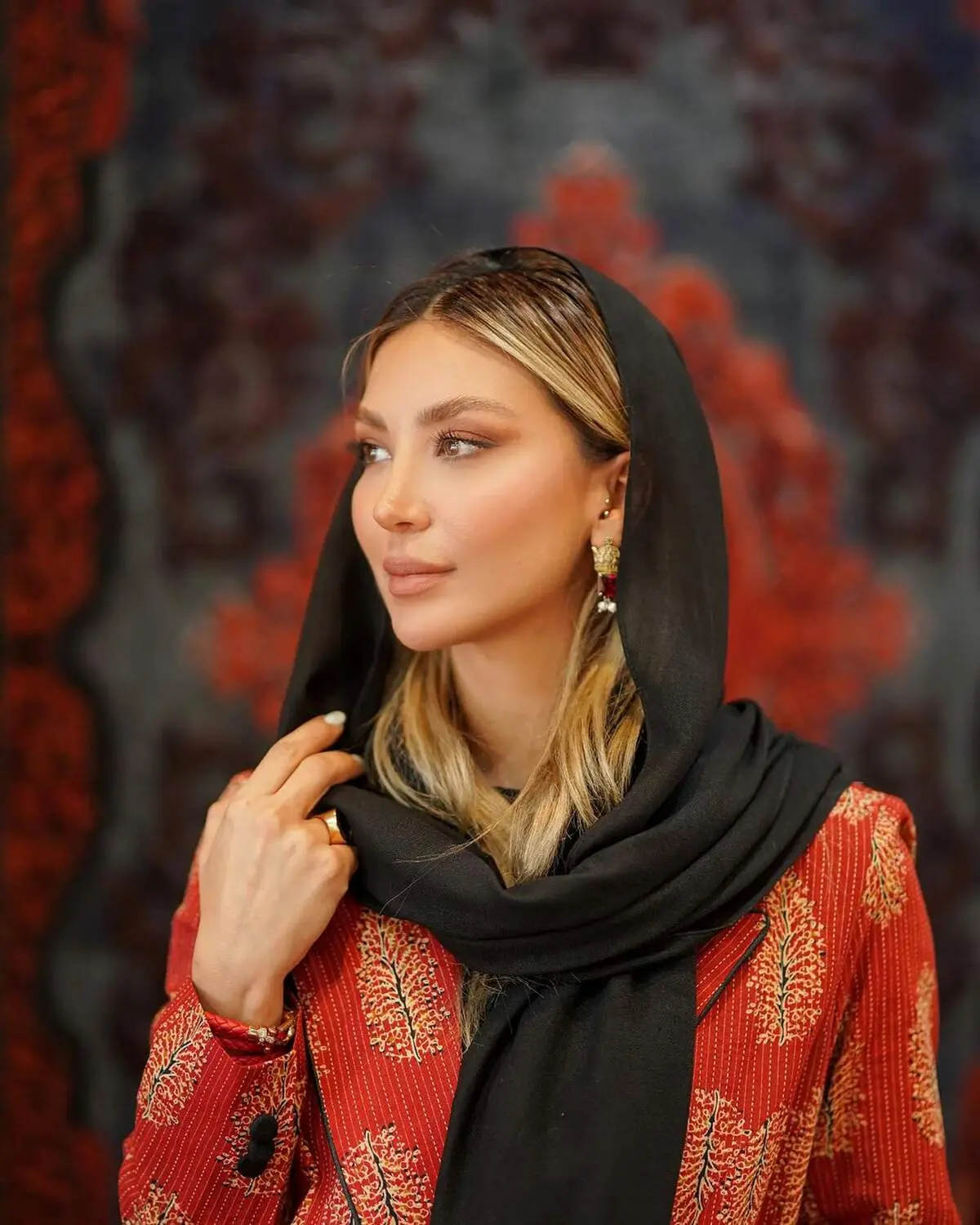  زن بهرام رادان با تیپ منشوری وسط تهران!/ تصاویر