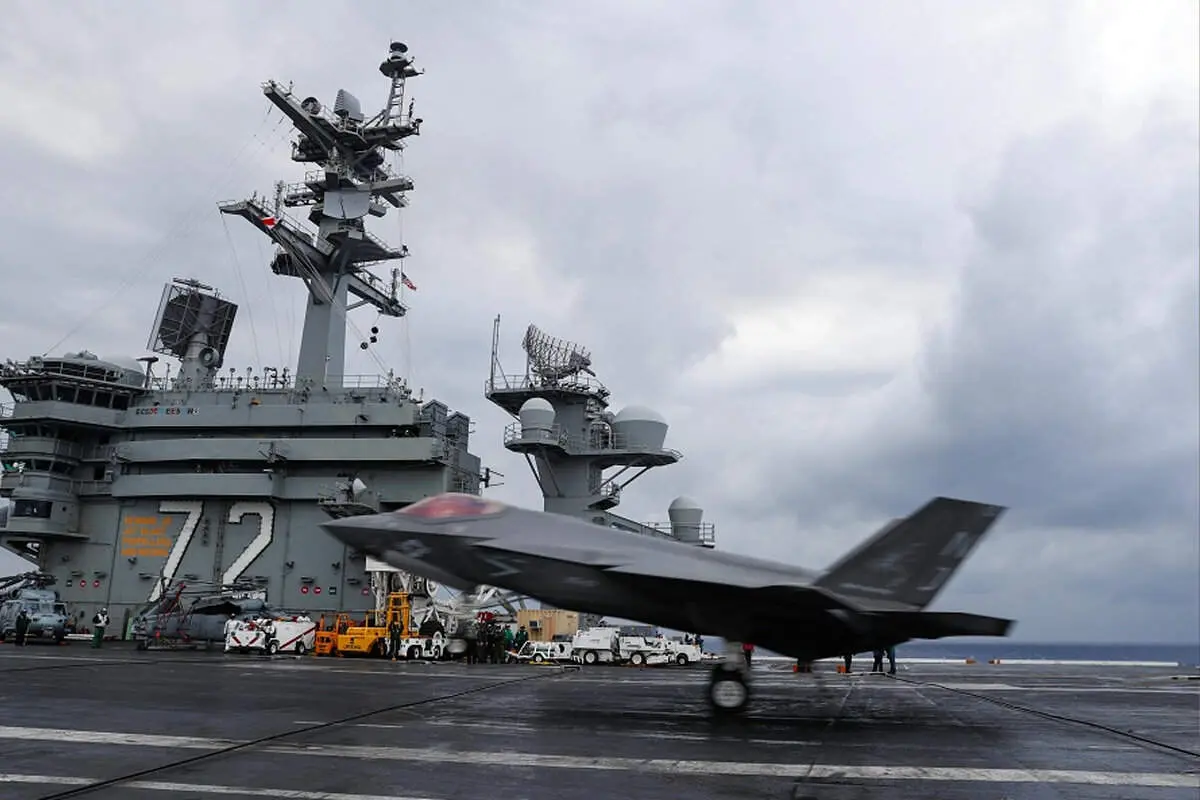 ناو آبراهام لینکلن به دریای عرب رسید/ فیلم