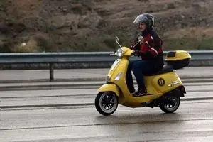 استعلام دولت برای موتورسواری زنان؛ منع قانونی ندارد