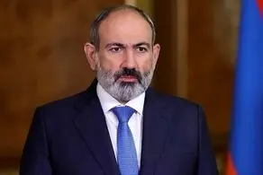 فرود اضطراری بالگرد نخست‌ وزیر ارمنستان در ورزشگاه! 