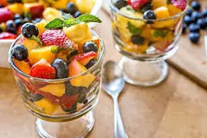 طرز تهیه دسر میوه ای سه سوته برای شب چله