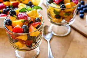 طرز تهیه دسر میوه ای سه سوته برای شب چله