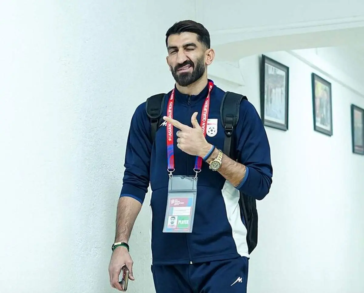 به رخ کشیدن قهرمانی تراکتورسازی؛ کری علیرضا بیرانوند لج پرسپولیسی ها را در آورد