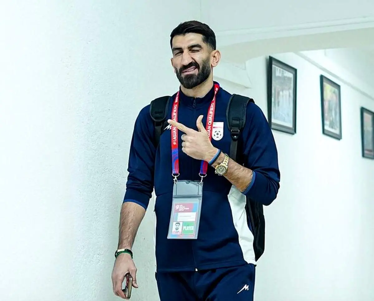 به رخ کشیدن قهرمانی تراکتورسازی؛ کری علیرضا بیرانوند لج پرسپولیسی ها را در آورد