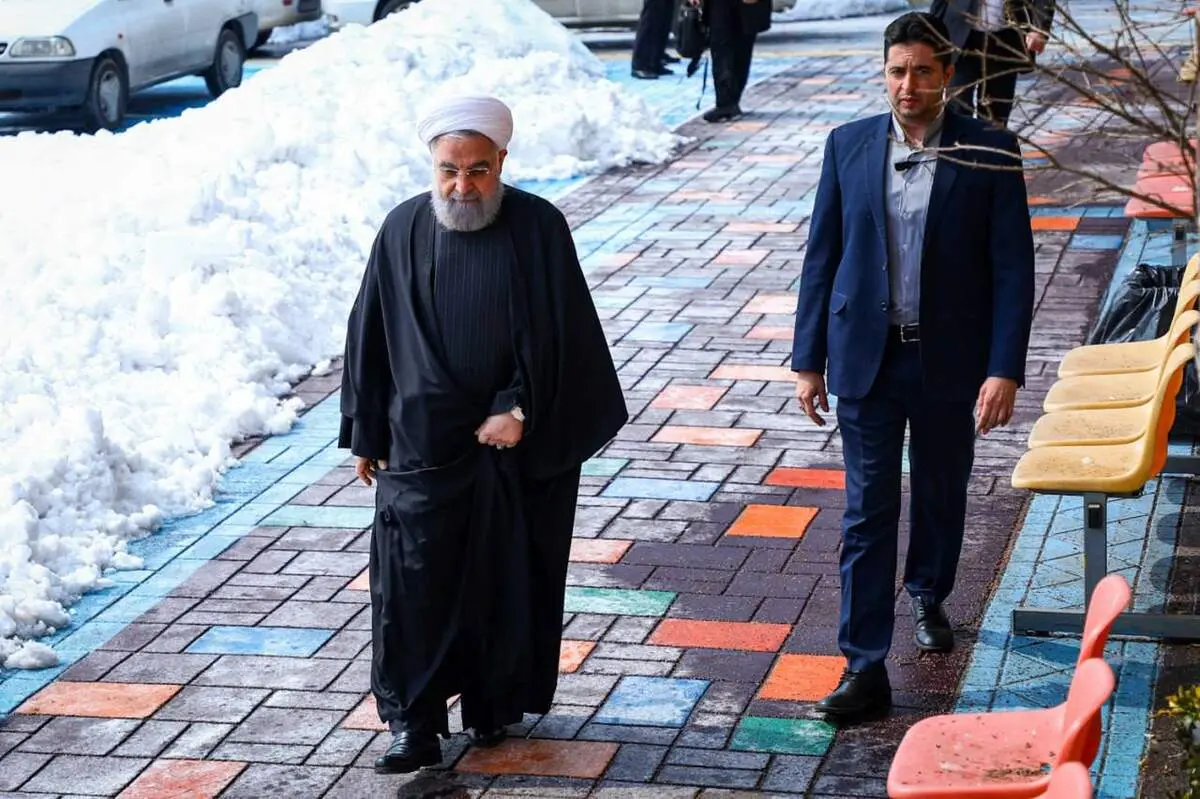 روحانی رأی خود را به صندوق انداخت