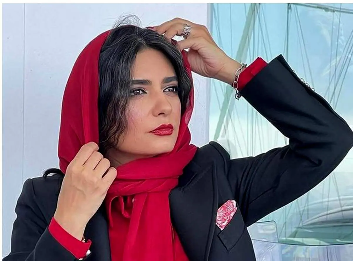 تصویری از چهره واقعی و زیبای لیندا کیانی کنار دریا / عکس