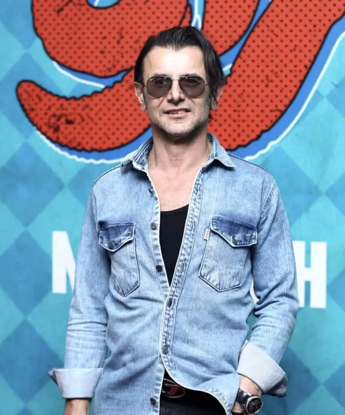 امین حیایی با لباس یقه باز همه را شوکه کرد/ عکس