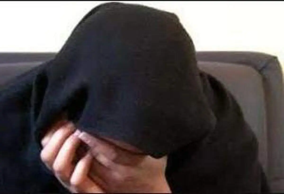 معاشرت مرد بی‌غیرت با زنان شل حجاب جلوی چشم زن با ایمانش!