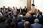 رهبر انقلاب:  باید به میان مردم رفت و در اجتماعات آنها حاضر شد و سخنان آنها را حتی اگر تند باشد با حوصله شنید/ فساد سیستمی در جمهوری اسلامی دروغ است