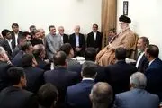 رهبر انقلاب:  باید به میان مردم رفت و در اجتماعات آنها حاضر شد و سخنان آنها را حتی اگر تند باشد با حوصله شنید/ فساد سیستمی در جمهوری اسلامی دروغ است