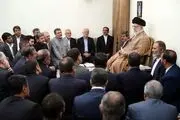 رهبر انقلاب:  باید به میان مردم رفت و در اجتماعات آنها حاضر شد و سخنان آنها را حتی اگر تند باشد با حوصله شنید/ فساد سیستمی در جمهوری اسلامی دروغ است