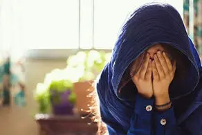زن میانسال: دختر نوجوانم به خانه مجردی یک زن متاهل رفت و آمد دارد و ...