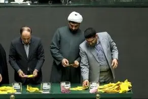 شمارش آرای استیضاح فاطمی امین جلوی دوربین ها
