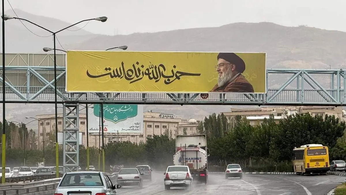 نصب بیلبوردهای سیدحسن نصرالله در خیابانهای تهران + ببینید