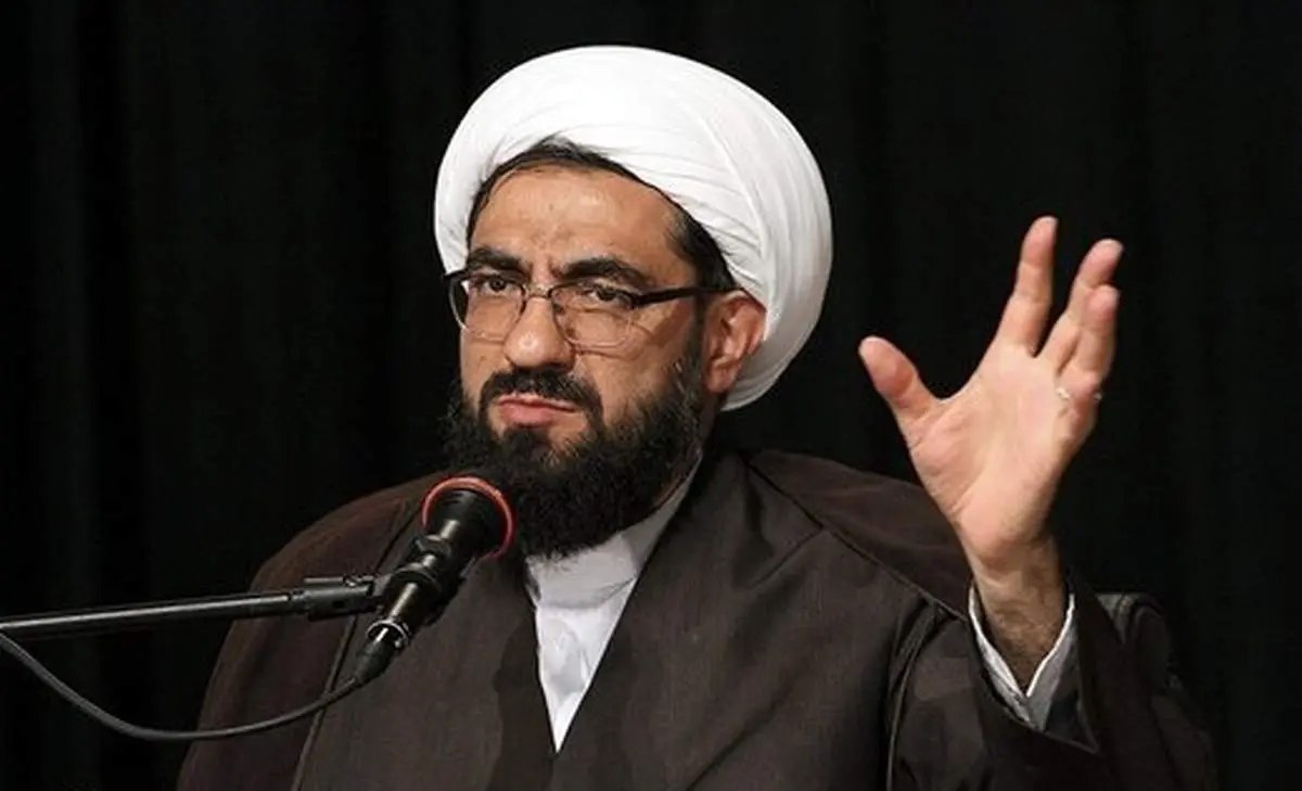 یک دختر بچه سخنرانی امام جمعه را قطع کرد + ببینید