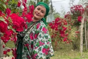 حرکات موزون نعیمه و الناز در یک مراسم رسمی/ ببینید