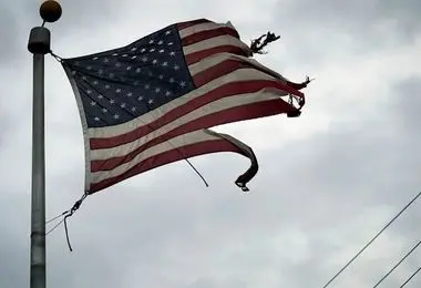 زخمی شدن ۲ نفر در جریان تیراندازی مامور اداره مهاجرت آمریکا