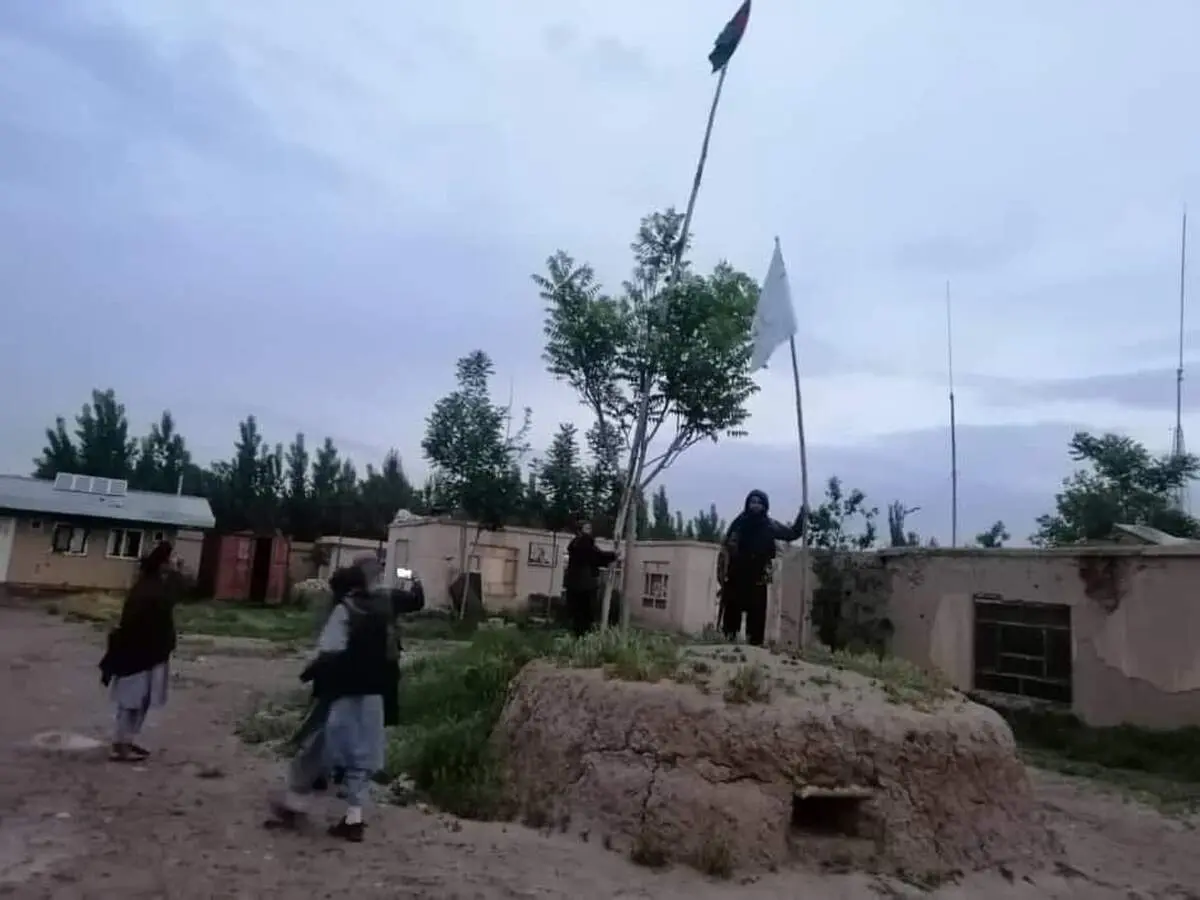 یک شهر سقوط کرد و به دست طالبان افتاد
