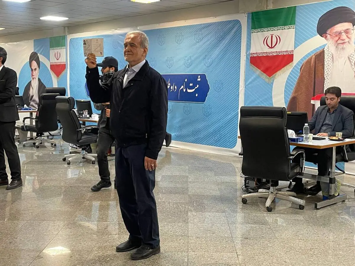 مسعود پزشکیان با دخترش وارد ستاد انتخابات وزارت کشور شد + عکس 