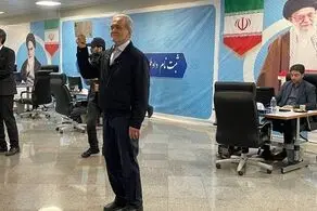 مسعود پزشکیان با دخترش وارد ستاد انتخابات وزارت کشور شد + عکس 