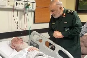 عیادت فرمانده کل سپاه از آیت الله نوری همدانی 