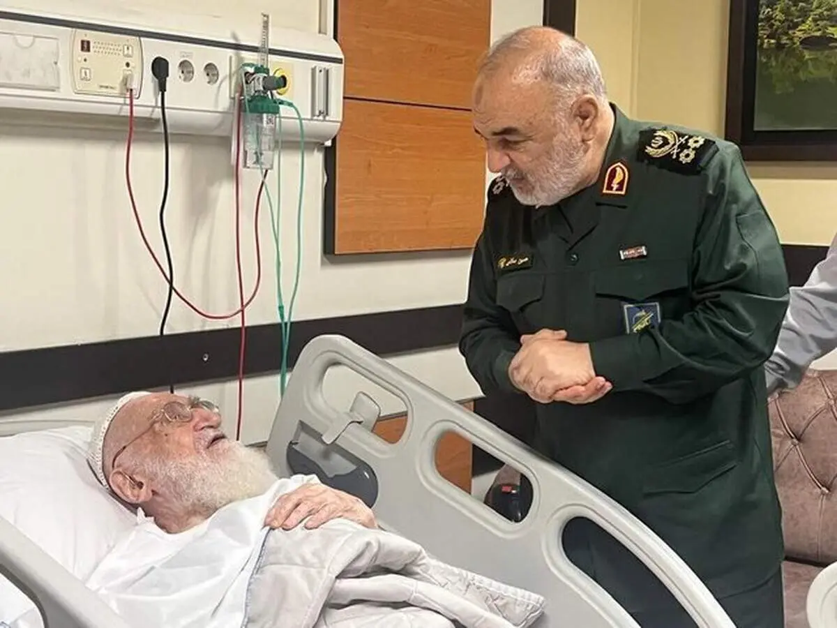 عیادت فرمانده کل سپاه از آیت الله نوری همدانی 