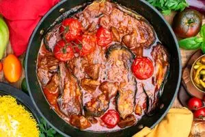 طرز تهیه خوراک گوجه بادمجان ساده با طعمی بی‌نظیر