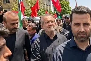 حضور پزشکیان در تشییع رهبر شهید انقلاب