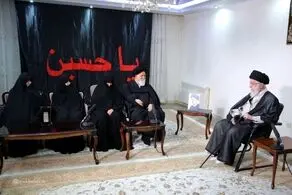 حضور رهبر انقلاب در منزل رئیس‌جمهور شهید رئیسی+عکس