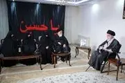 حضور رهبر انقلاب در منزل رئیس‌جمهور شهید رئیسی+عکس