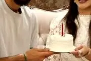 بوسه عاشقانه بیرانوند و اکی خانم در سالگرد ازدواجشان!/ عکس