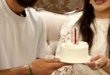 بوسه عاشقانه بیرانوند و اکی خانم در سالگرد ازدواجشان!/ عکس