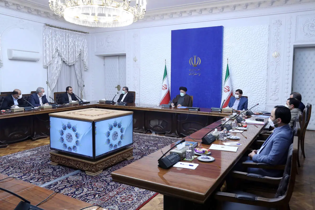 همه دستگاهها به کاهش روند رشد نقدینگی متعهد باشند