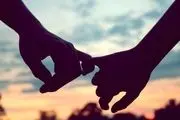 این شوهر فداکار زندگی اش را فدای مراقبت از زنش بیمارش کرده است/ عکس
