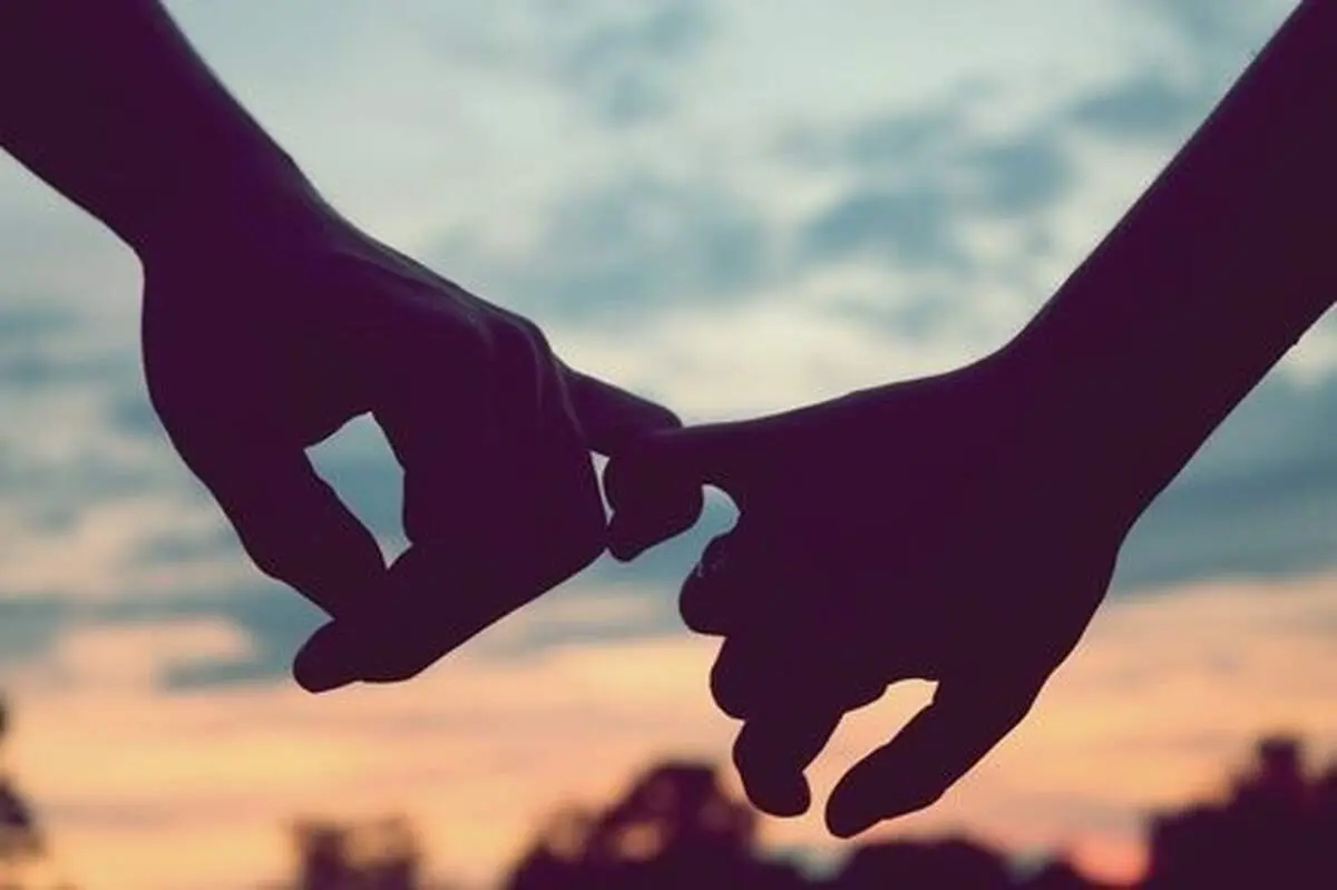 عکسی لو رفته از عشق و عاشقی این پیرمرد وسط خیابان+ عکس