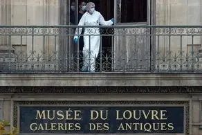 چند نفر در ارتباط با دزدی موزه لوور بازداشت شدند؟ 