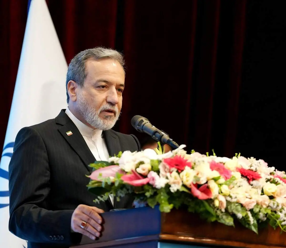 عراقچی: اگر آمریکا جنگ را به دیپلماسی ترجیح دهد دچار شکستی راهبردی به‌مراتب بزرگ‌تر می‌شود