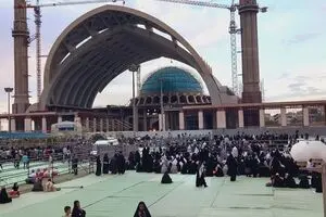 بازگشایی درهای مصلی از ۶ صبح شنبه برای وداع با رهبر شهید