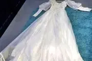 جولان پسری با لباس عروس روی موتور در شهر!