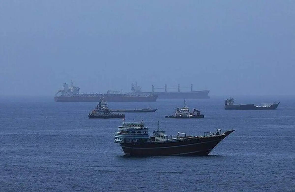 انفجار ۳ نفتکش متخلف هنگام عبور از مسیر غیر مجاز و رها شدن آنها در سواحل جنوبی تنگه هرمز