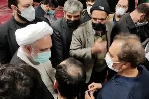 رئیس دستگاه قضا نماز مغرب و عشا را در بین مردم به جا آورد
