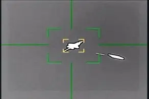 یک جنگنده راهبردی f۳۵ ارتش آمریکا در آسمان مرکزی ایران مورد اصابت و آسیب قرار گرفت