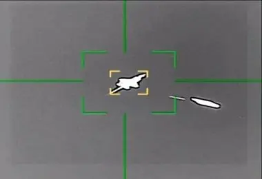 یک جنگنده راهبردی f۳۵ ارتش آمریکا در آسمان مرکزی ایران مورد اصابت و آسیب قرار گرفت