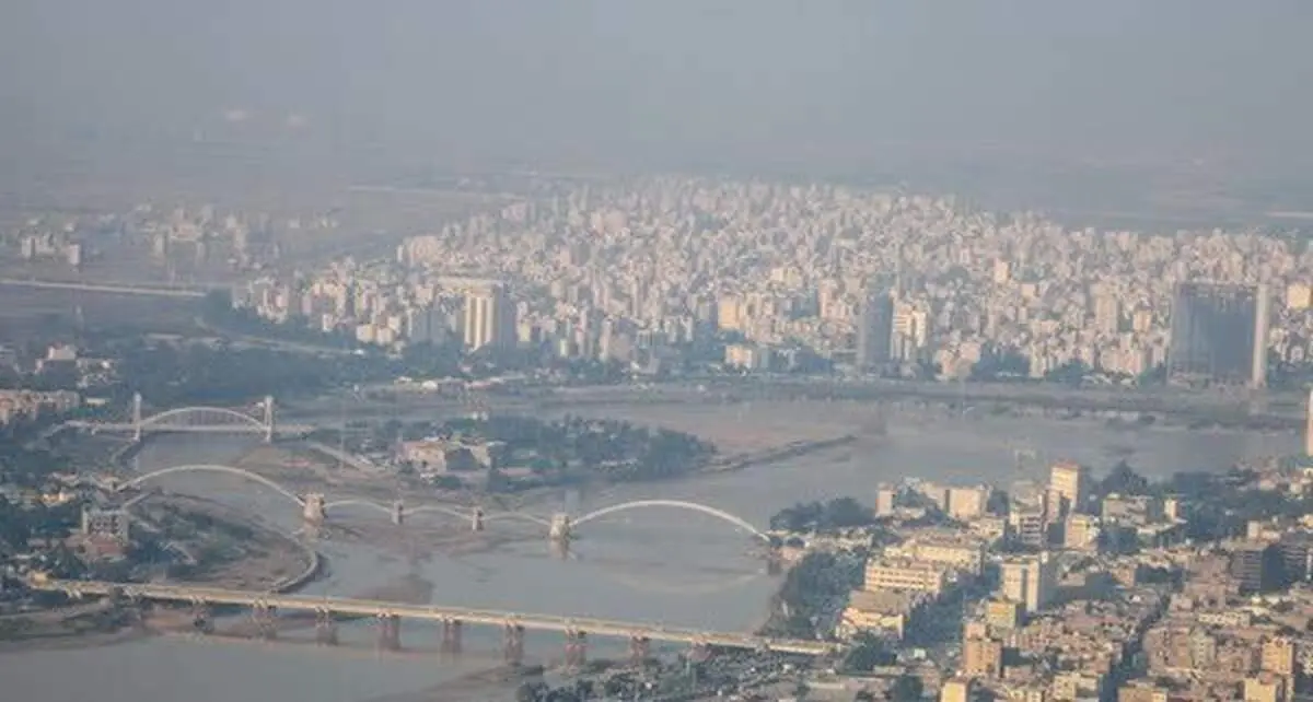 بارش خاکستر از آسمان/ نفس اهواز گرفته شد + ببینید 