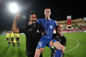 یاسر آسانی همه را انگشت به دهان گذاشت