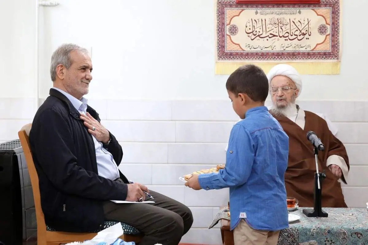 عکس خاص از مسعود پزشکیان در قم + ببینید