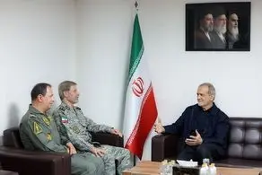 دیدار فرمانده کل ارتش با رئیس‌جمهور/ پزشکیان: ارتش با آمادگی عملیاتی بالا اقتدار دفاعی کشور را به نمایش گذاشت