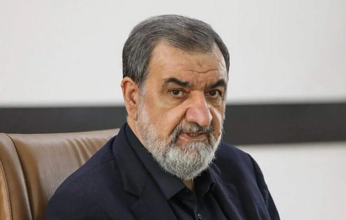 دیدار محسن رضایی با خانواده شهید لاریجانی