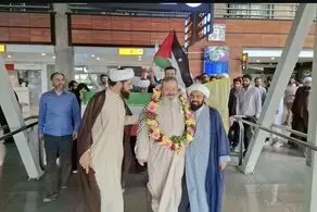 قاسمیان جنجالی با دسته گل هواداران آزاد شد + عکس 
